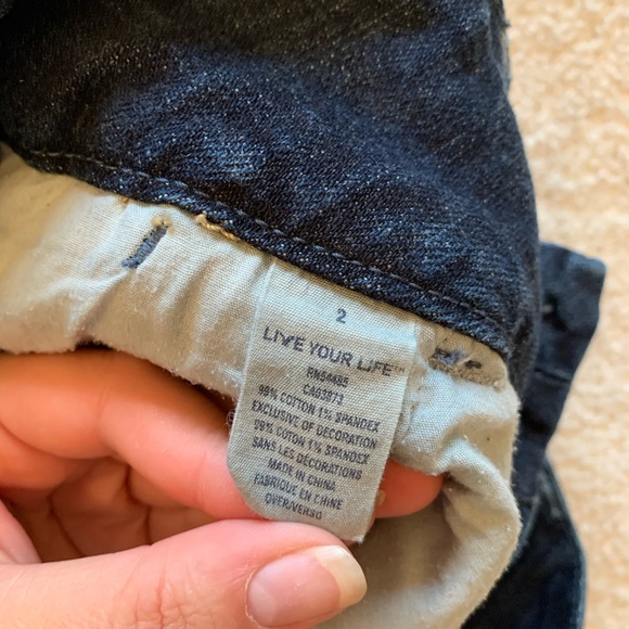 American Eagle DarkWash Jean Shorts. Size 2. - Picture 4 of 4